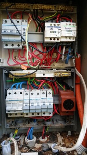 UB Electrical & Communication Pic 2 - Even worse when i pulled the covers off