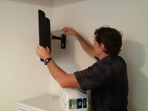 Mobile Home Entertainment Pic 4 - wall mounting a 32 LED tv