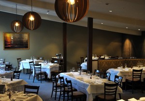 Restaurant at 3 Weeds Pic 3