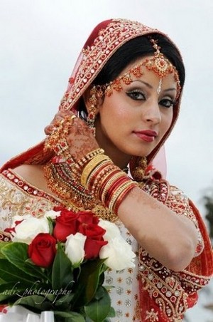 Indian Makeup Artist, Hair Stylist and Henna Pic 4