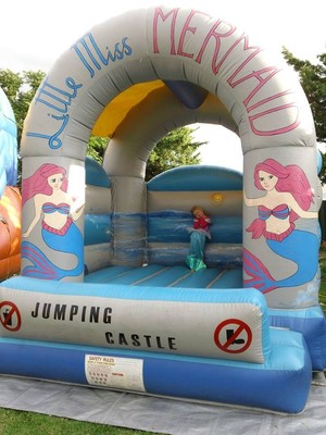 It's Party Time Jumping Castles Pic 4 - Add a caption