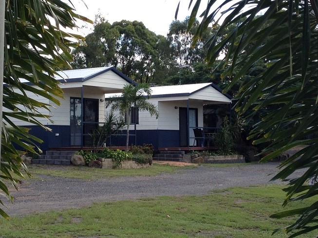 Kangaroo Country Caravan Park Pic 1 - CABINS VILLAS