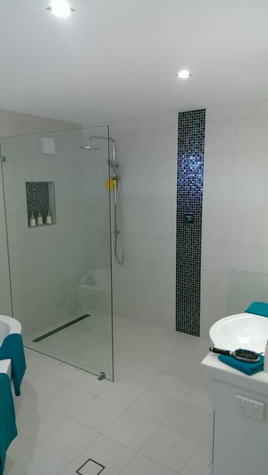 Southern Glass & Glazing Pty Ltd Pic 5 - Frameless Shower Screen