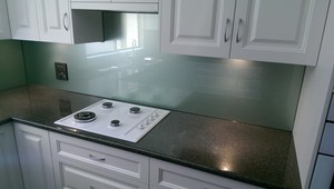 Southern Glass & Glazing Pty Ltd Pic 2 - Metalic green Kitchen Splash back