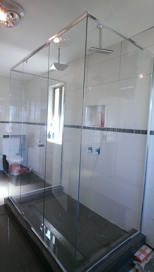 Southern Glass & Glazing Pty Ltd Pic 4 - Semi Frames Shower Screen