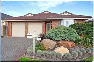 Encounter Bay Rental House Pic 2 - Front yard