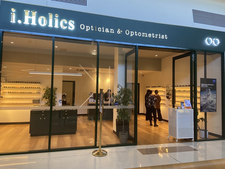 IHOLICS OPTICIAN & OPTOMETRIST Pic 1