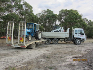 Don Barry's Bobcat Hire Pic 4