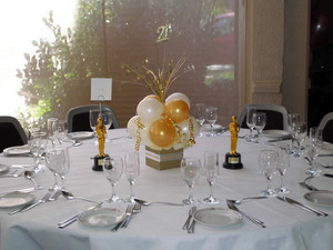 www.partyworks.com.au Pic 2 - BALLOON CENTERPIECE TABLE TOPIARY