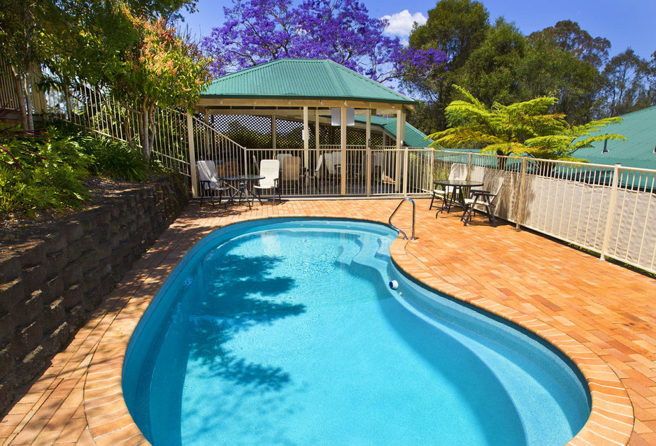 Golf Club Motor Inn Wingham Pic 1 - Swimming pool and BBQ gazebo