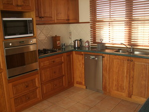 Bannockburn Lodge Pic 5 - Kitchen complete with dishwasher microwave all crockery glasses and cutlery