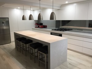 3D Kitchen & Bathroom Pic 2 - kitchen with island and mirror splashback