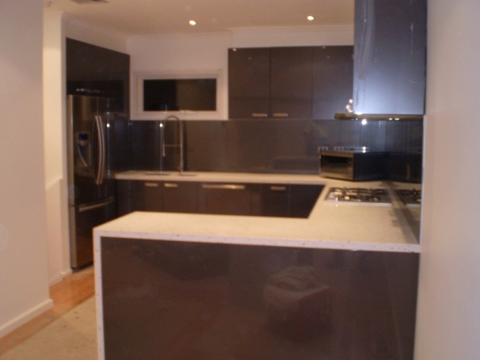 Master Living Bathroom and Kitchen Centre Pic 1