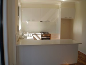 Master Living Bathroom and Kitchen Centre Pic 4