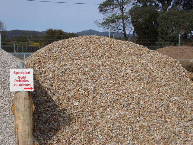 St Helens Quarries Pic 1 - Speckled Gold Decorative Pebble