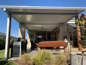 Melbournes Best Verandas Pic 3 - Another beautiful insulated patio by Melbournes Best Verandas notice the custom 150x150 solid spotted gum columns specially requested by the customer