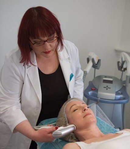 Skin Alive Pic 2 - Elle performs a fractional laser resurfacing treatment at Skin Alive Hawthorn