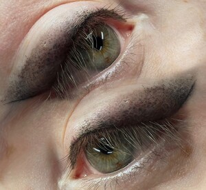 Feather Touch Aesthetics Pic 2 - Shaded wake go eyeliner