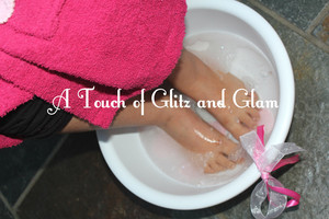 A Touch of Glitz and Glam Pic 5 - A TOUCH OF GLITZ AND GLAM FOOT SOAK