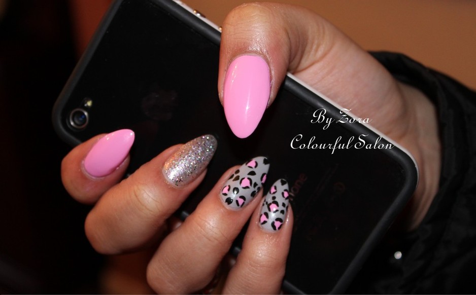 Colourful Salon Nails & Beauty Pic 1