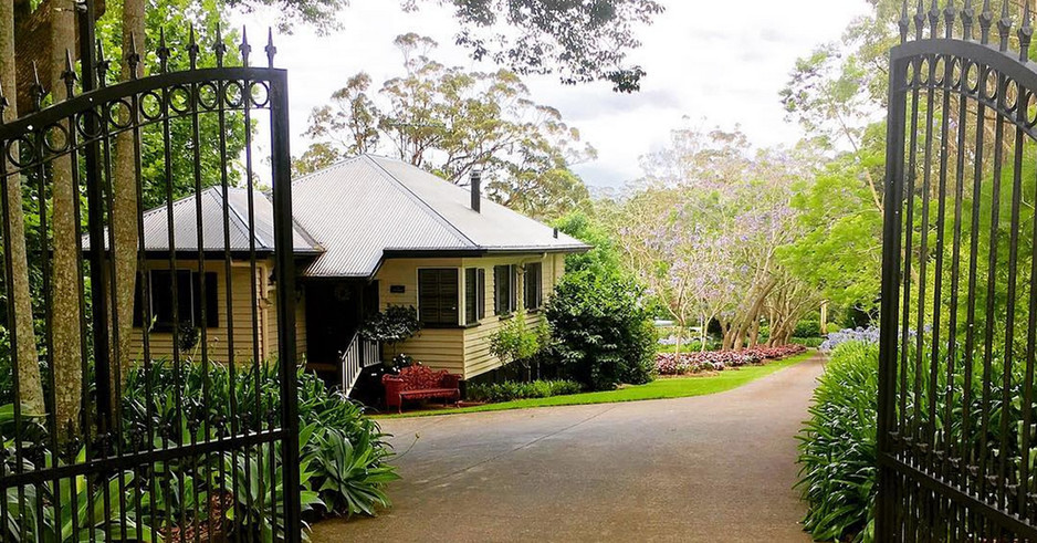 Glenloch Gatehouse Pic 1 - Your luxury accommodation awaits