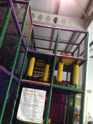 Wizbang Family Fun Centre Pic 2 - This indoor play area is free even if you just eat there