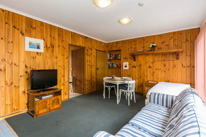 Beachside Accommodation Torquay Pic 2 - Deluxe Unit