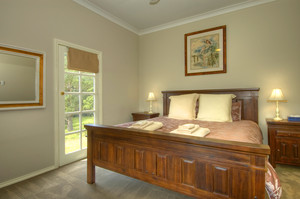 Minimbah Farm Cottages Pic 3 - old homestead bedroom