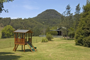 Minimbah Farm Cottages Pic 4 - play fort and cottage