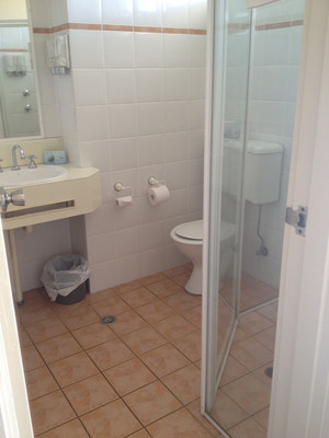 Ibis Styles Tamworth Pic 4 - Bathroom