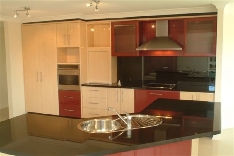 Rod's Kitchens Pic 1