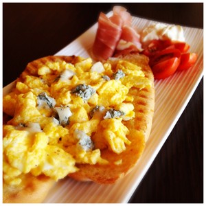 Azure Cafe Pic 4 - Scrambled eggs w blue cheese