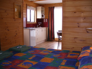 Hawker Caravan Park Pic 4 - 6 Berth Self Contained Cabin