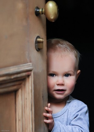 Hide and Seek Photography Pic 4 - Peekaboo