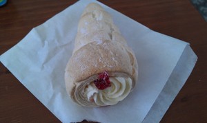 Lake Munmorah Bakehouse Pic 5 - The Cream Horn