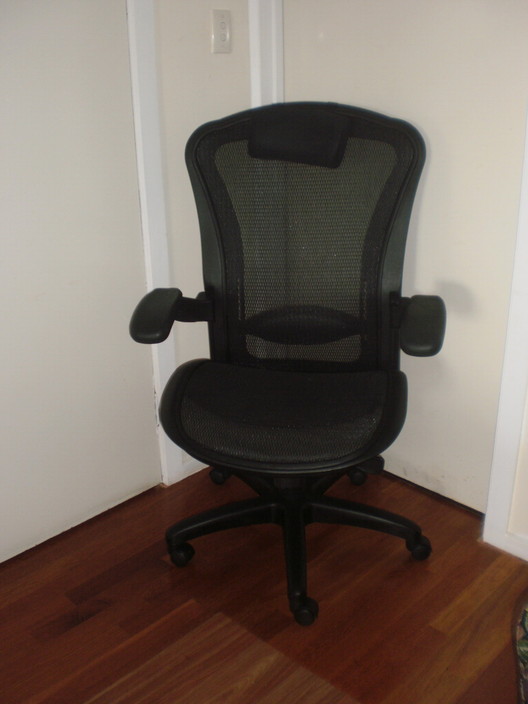 AA Office Furniture Pic 2 - Mesh Chair adjustable height brand new