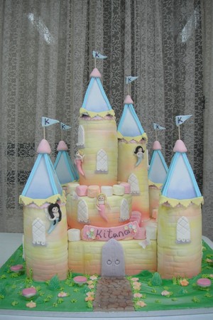 Barossa Creative Cakes Pic 2 - Castle cake