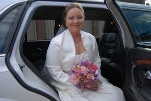 Aasta Photography Pic 2 - Bride arrives at ceremony