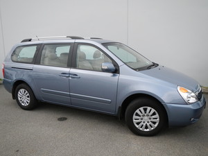 Northside Rentals Pic 3 - 8 Seater Kia Grand Carnival