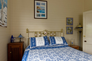 Maleny Wildlife Holiday House Pic 2 - The blue room