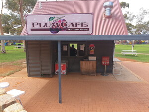 Plum Cafe at The Park Pic 2