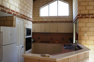 Freebridge Glades Pic 4 - The modern kitchen includes ceramic hotplate oven dishwasher and microwave