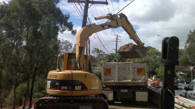 Electrical Spotters - Dattway Pic 1 - Dattway Spotters make sure this excavator and all the site workers stay safe