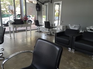 Shine and Waves Hair Salon Pic 4