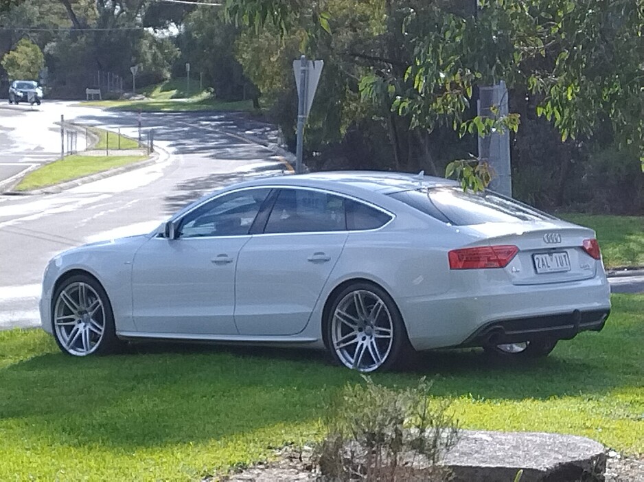 Book Yarra Valley Taxis Pic 1