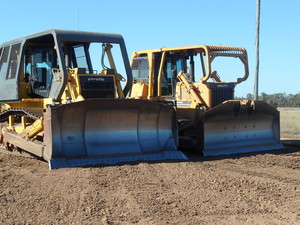 Ewen Hendren Dozer Hire Pty Ltd Pic 2 - Dozers for hire