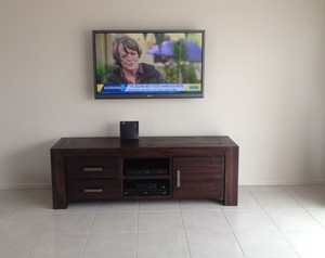 Jim's Antennas Shepparton Pic 4 - TV wall mount connected to Foxtel box and DVR with concealed cabling