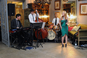 Sydney Wedding Band Pic 3 - Sydney jazz singer Kirsten Allison performing at a wedding reception with her band