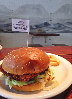 Hooked Pic 5 - Panko crumbed fish burger chips