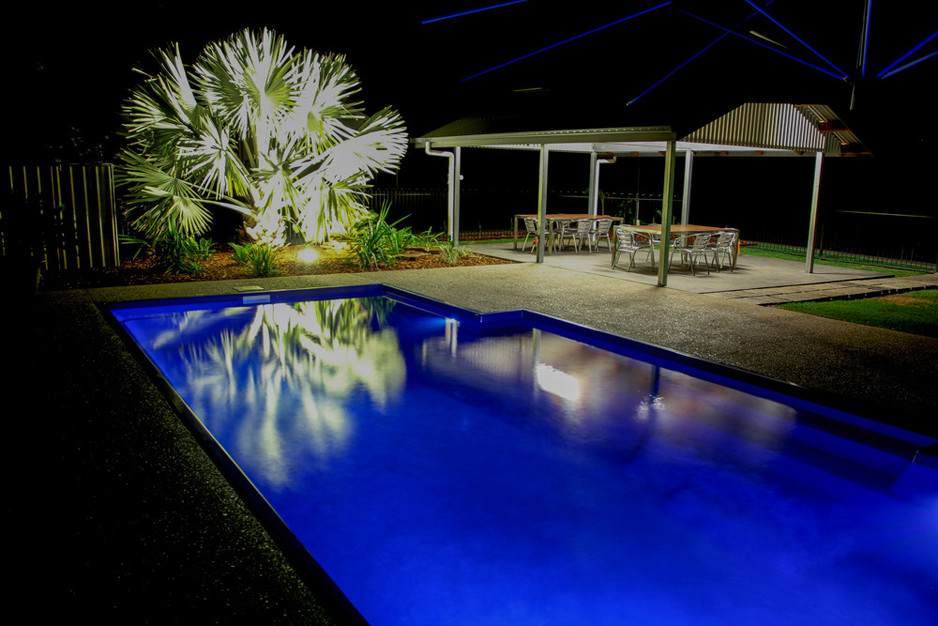 Barcaldine Motel & Villas Pic 1 - pool bbq area